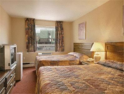 Super 8 By Wyndham Kingston Hotel Room photo